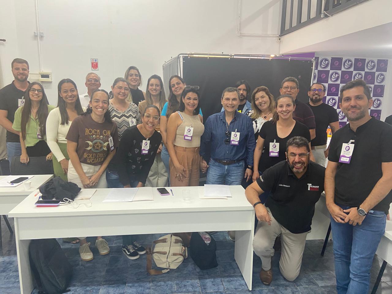 Turma de alunos do Instituto Hélio Redondo reunida após treinamento